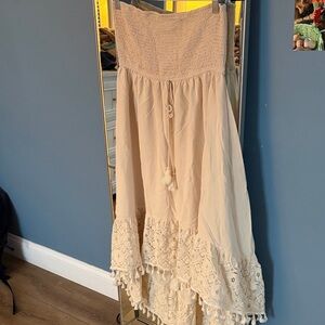 Woman’s large sleeveless Cream Lace dress